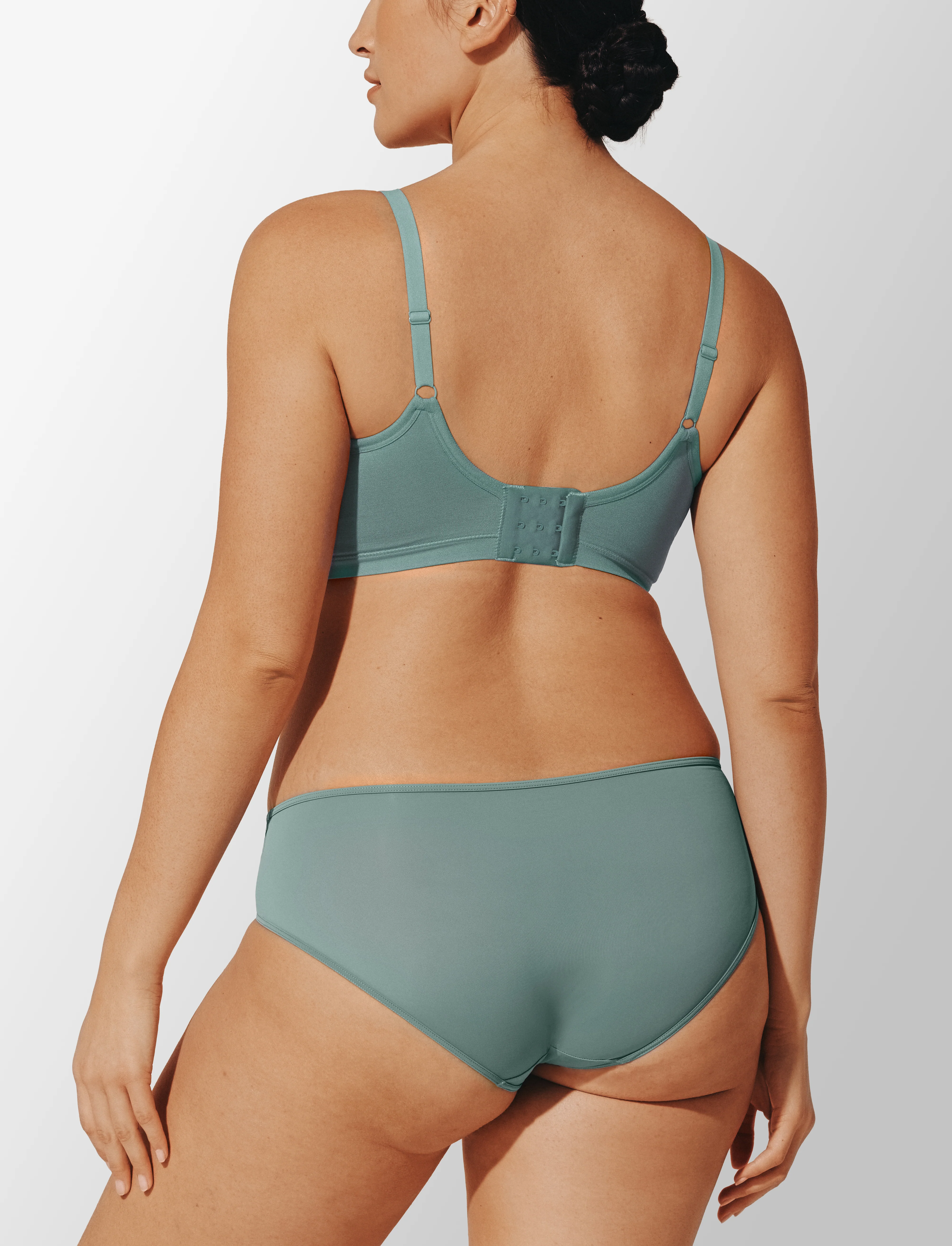 Form 360™ Lifting Wireless Bra - Image 4