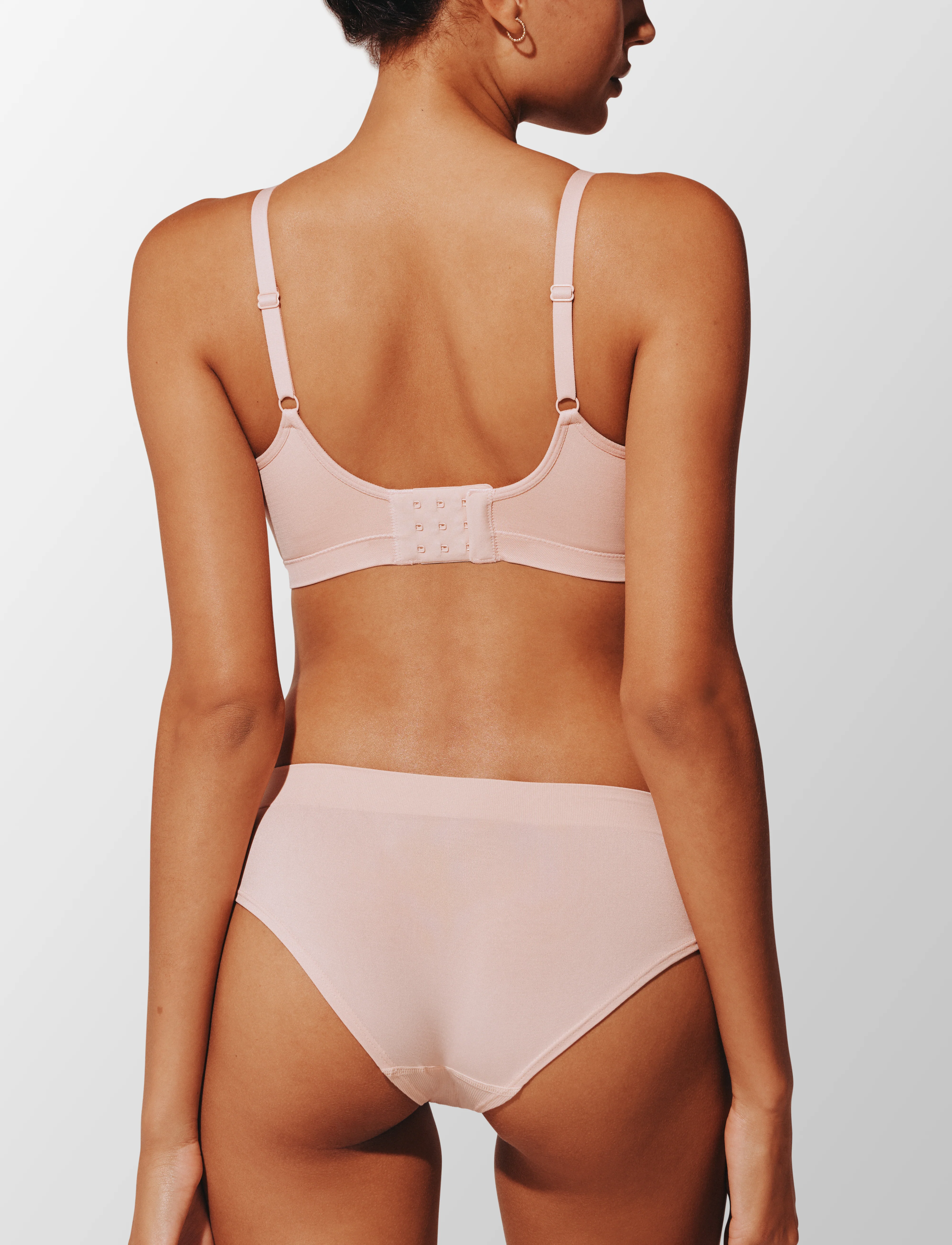 Form 360™ Lifting Wireless Bra - Image 4