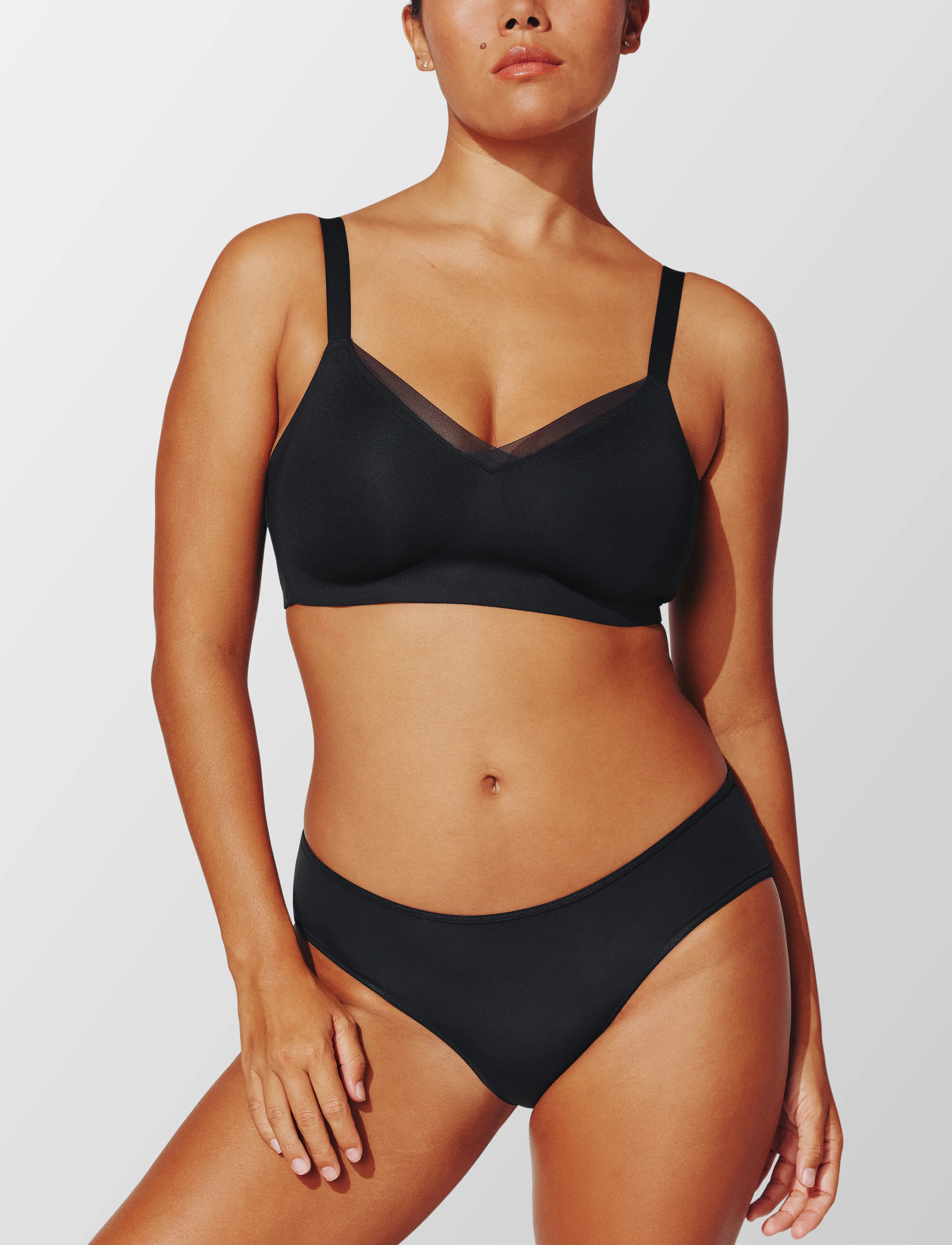 24/7® Classic Wireless Crossover Minimizer Bra - Image 2