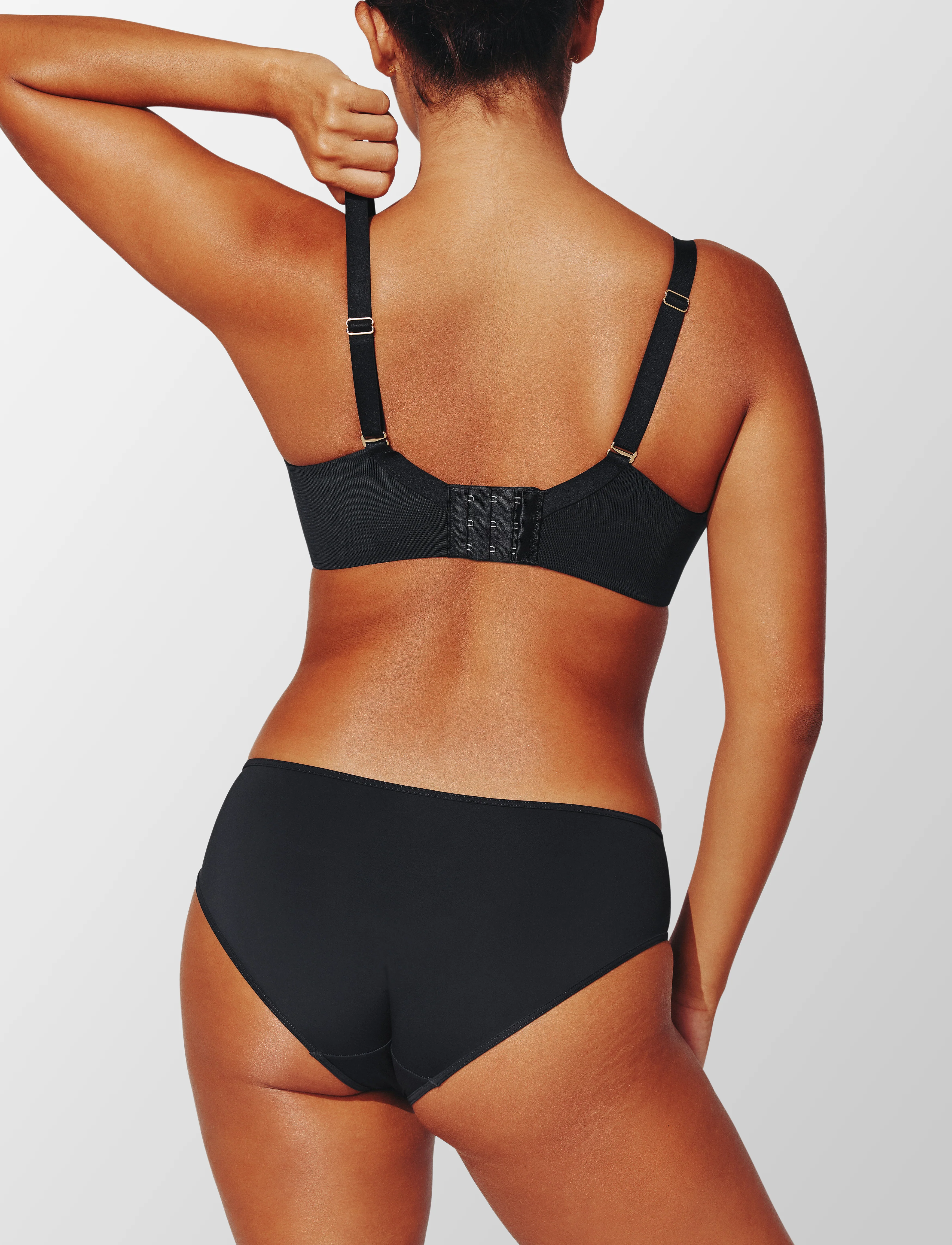 24/7® Classic Wireless Crossover Minimizer Bra - Image 4