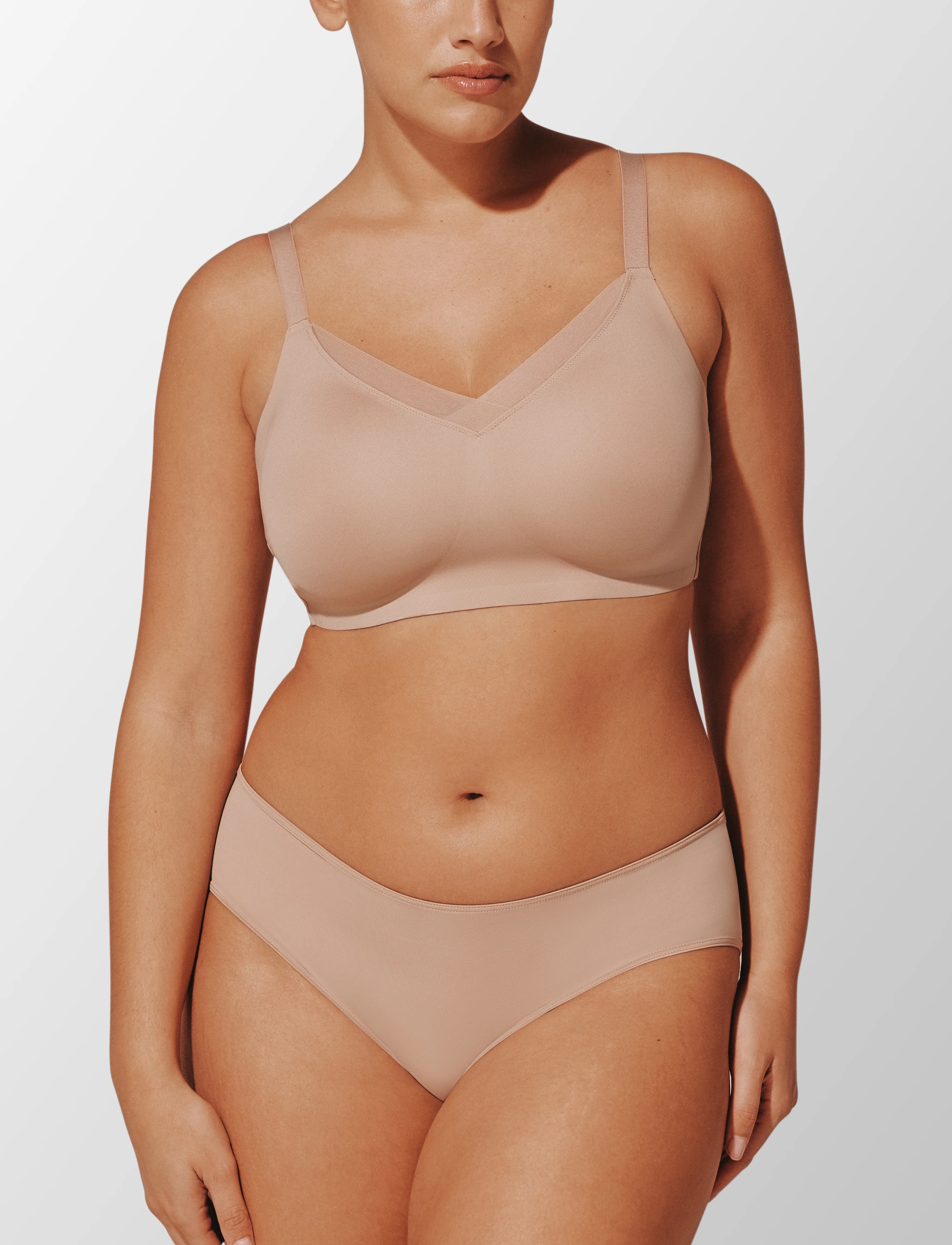 24/7® Classic Wireless Crossover Minimizer Bra - Image 2