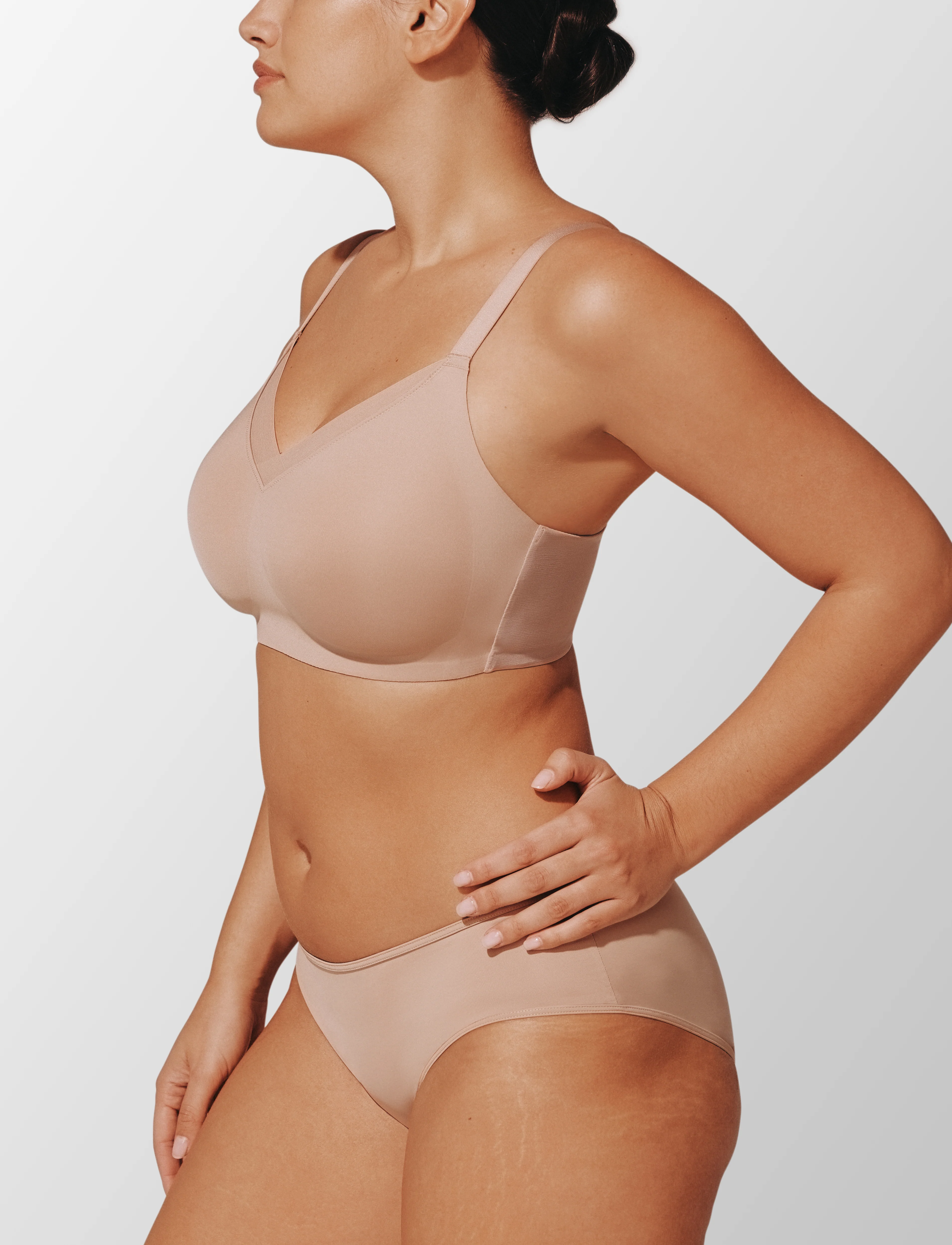 24/7® Classic Wireless Crossover Minimizer Bra - Image 3