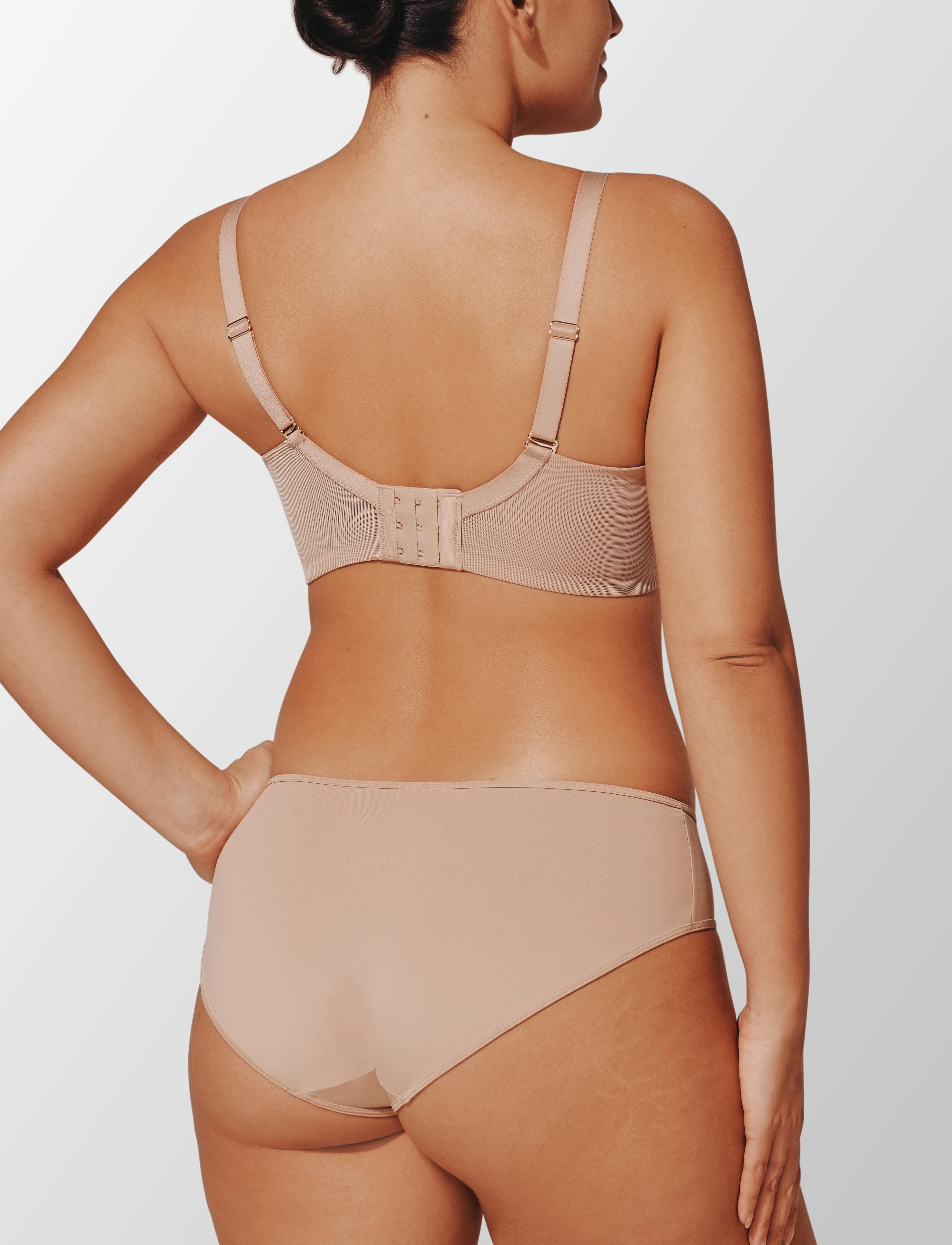 24/7® Classic Wireless Crossover Minimizer Bra - Image 4