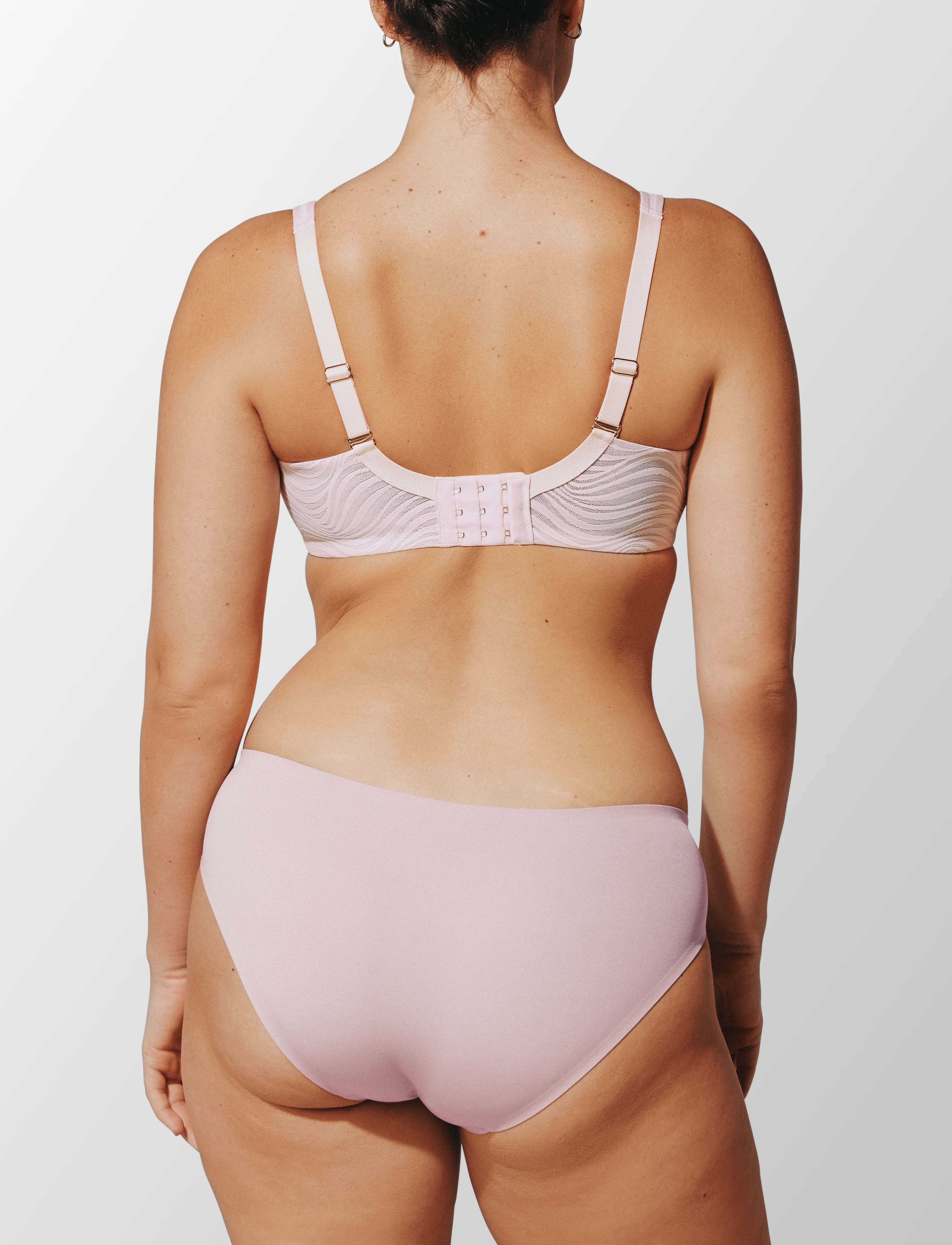 24/7® Classic Unlined Lace Minimizer - Image 4