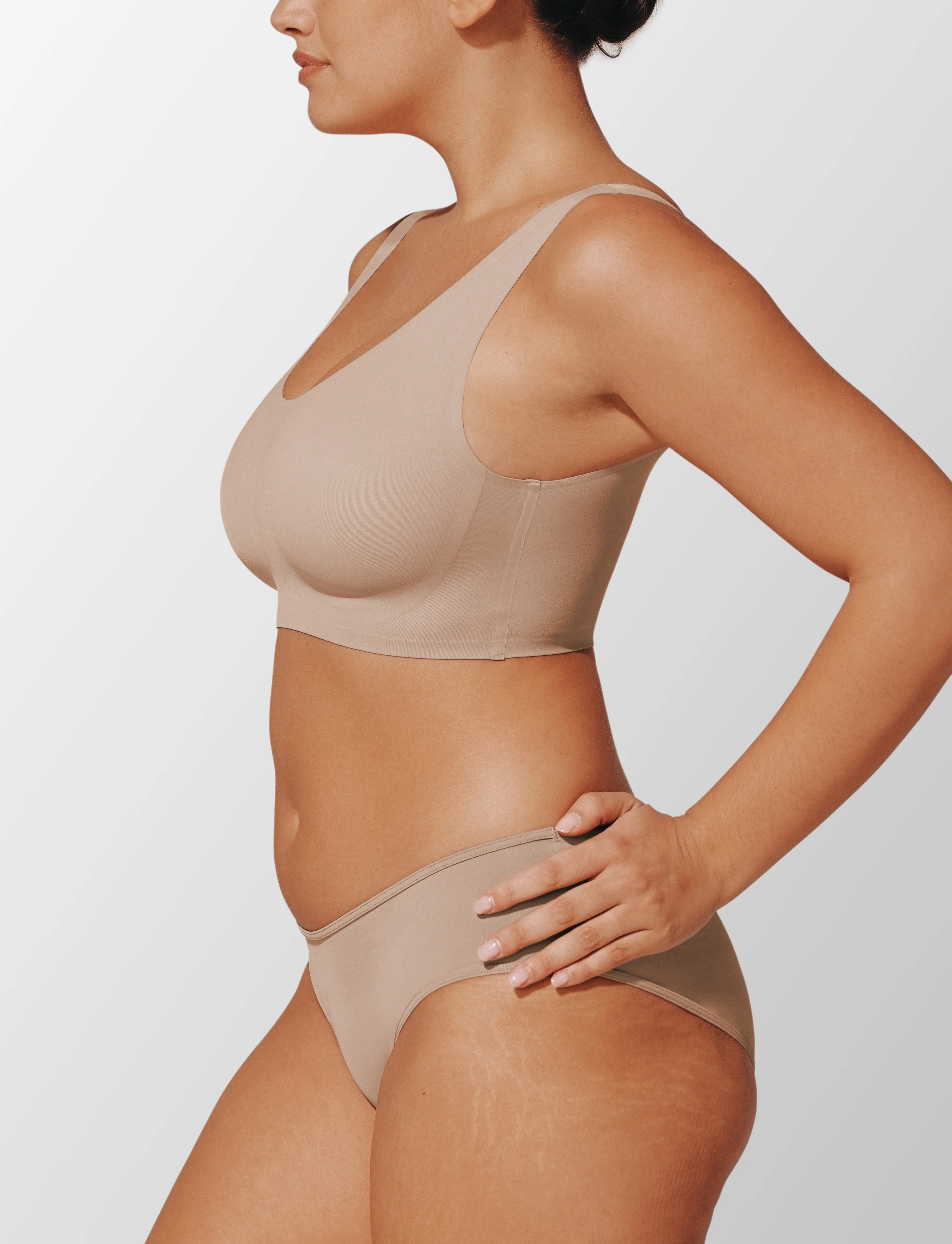 Smoothing Scoop Wireless Bra - Image 3