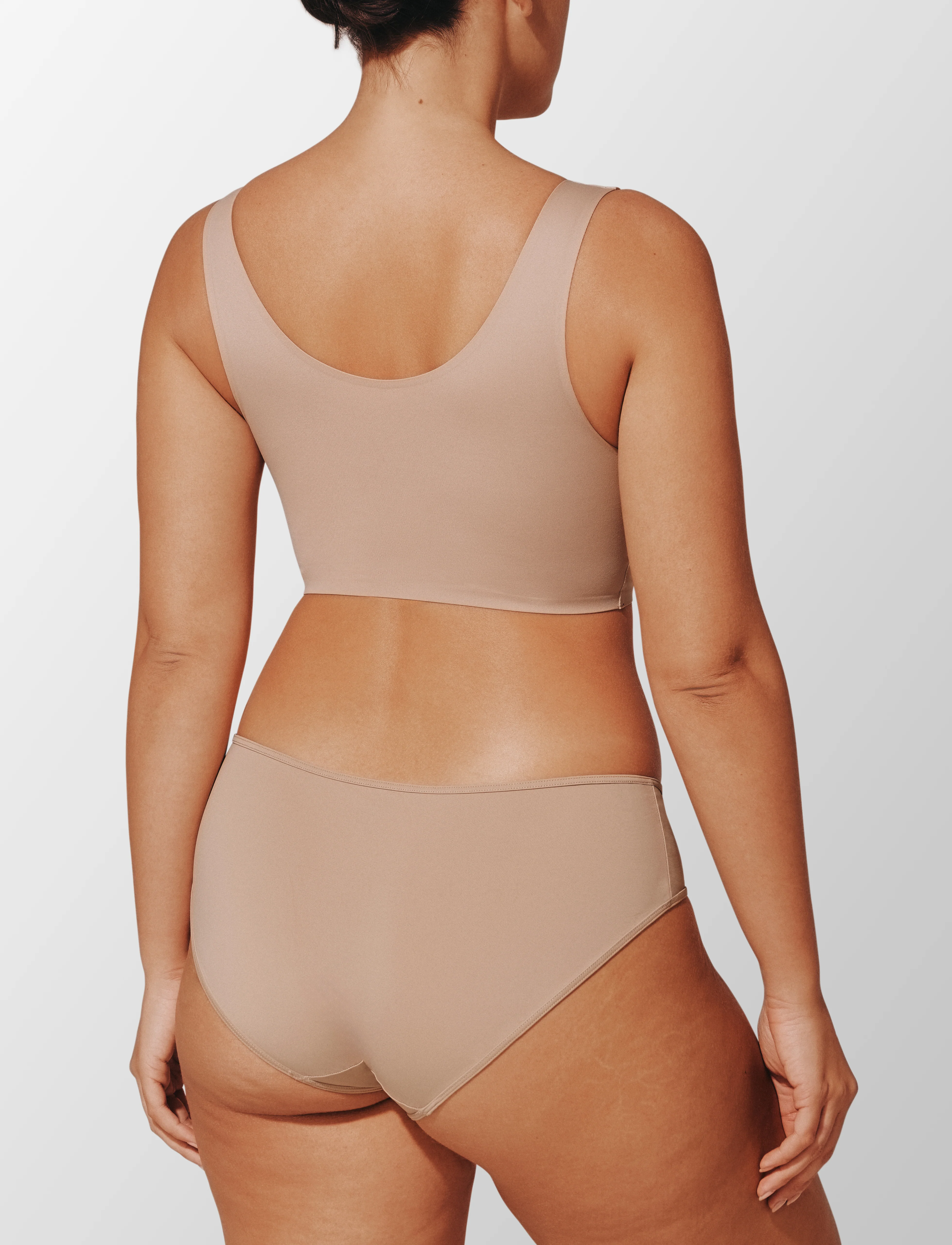 Smoothing Scoop Wireless Bra - Image 4